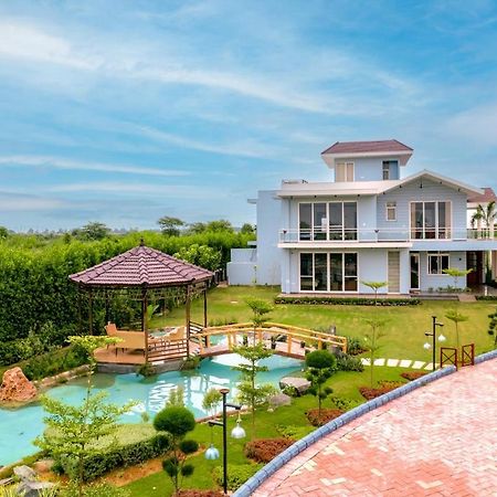 Stayvista At Serenity Farms With Pool, Lawn, Bonfire & Bbq Sohna エクステリア 写真