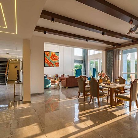 Stayvista At Serenity Farms With Pool, Lawn, Bonfire & Bbq Sohna エクステリア 写真