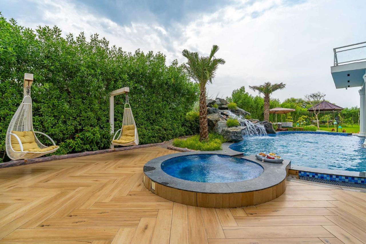 Stayvista At Serenity Farms With Pool, Lawn, Bonfire & Bbq Sohna エクステリア 写真