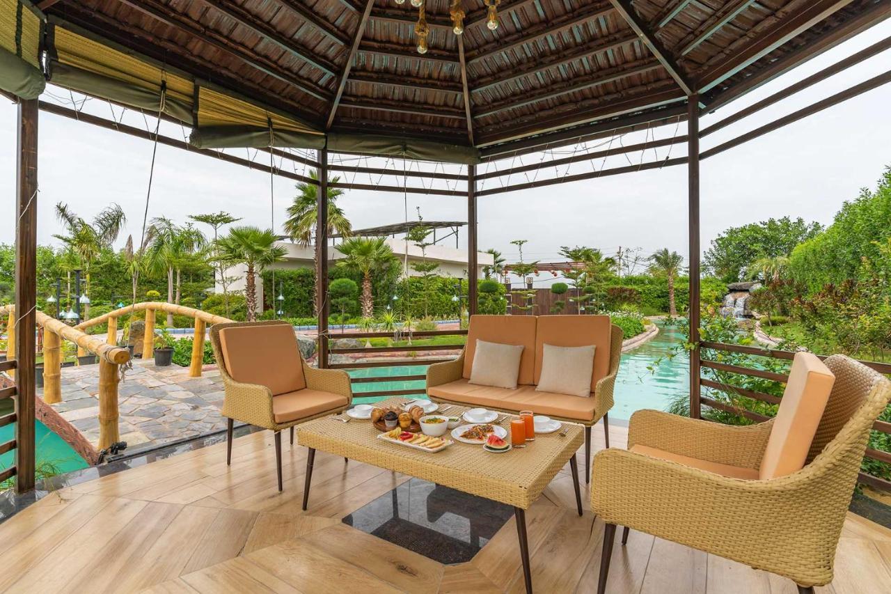 Stayvista At Serenity Farms With Pool, Lawn, Bonfire & Bbq Sohna エクステリア 写真