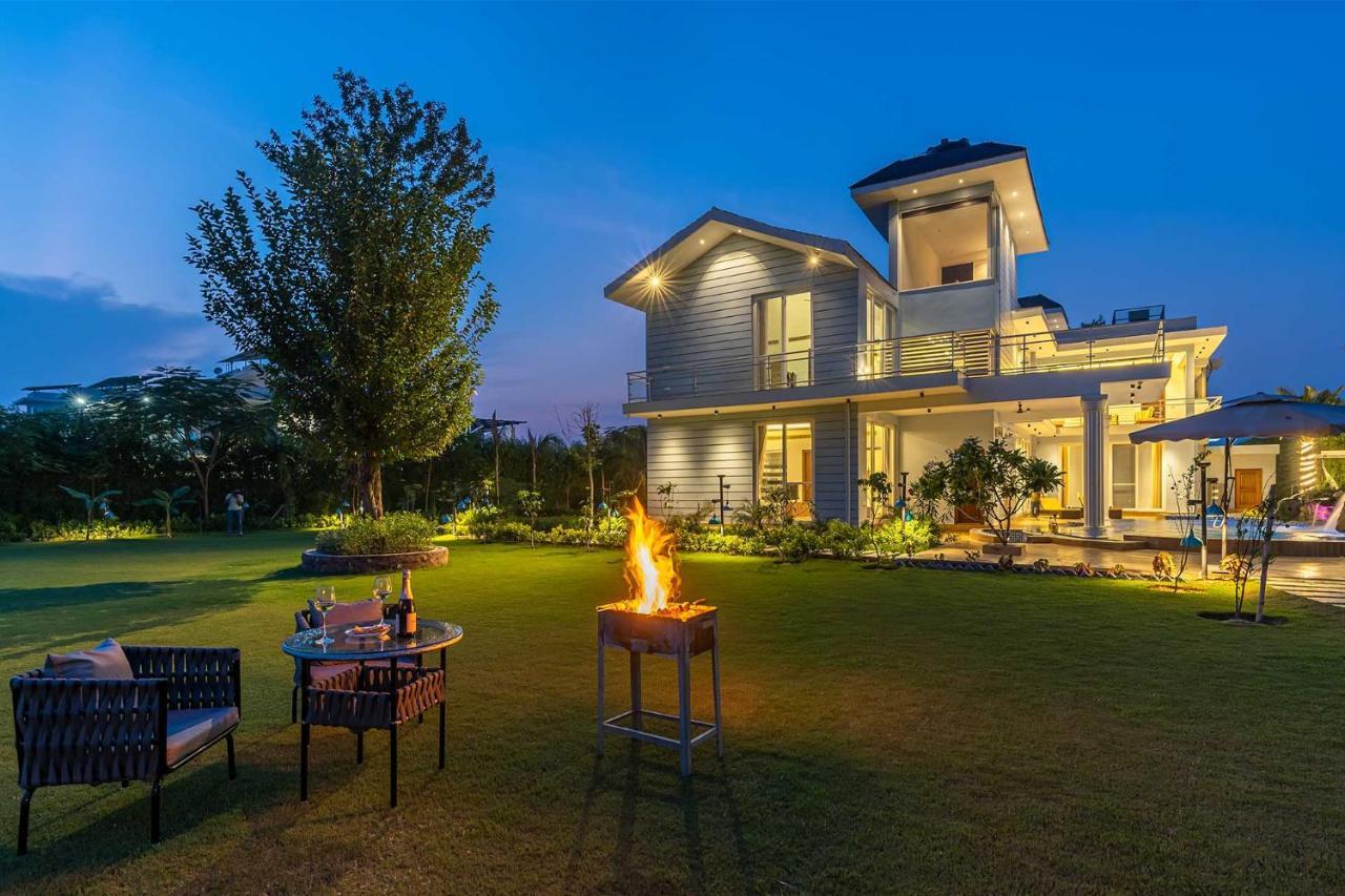 Stayvista At Serenity Farms With Pool, Lawn, Bonfire & Bbq Sohna エクステリア 写真