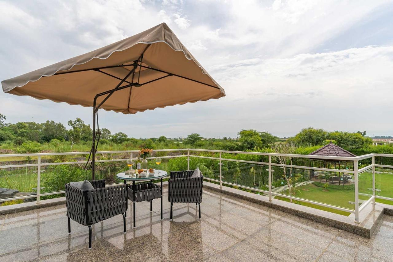 Stayvista At Serenity Farms With Pool, Lawn, Bonfire & Bbq Sohna エクステリア 写真