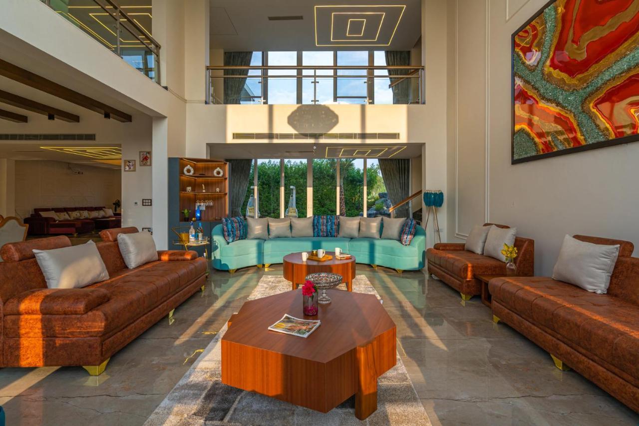 Stayvista At Serenity Farms With Pool, Lawn, Bonfire & Bbq Sohna エクステリア 写真