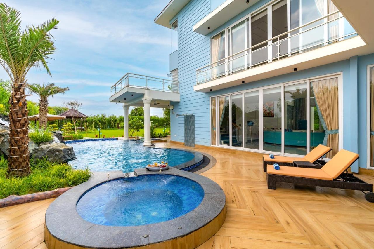 Stayvista At Serenity Farms With Pool, Lawn, Bonfire & Bbq Sohna エクステリア 写真
