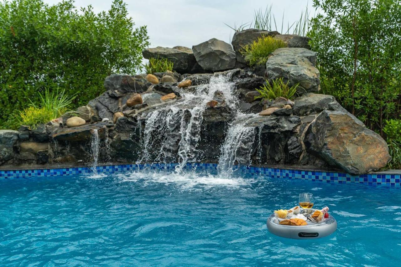 Stayvista At Serenity Farms With Pool, Lawn, Bonfire & Bbq Sohna エクステリア 写真