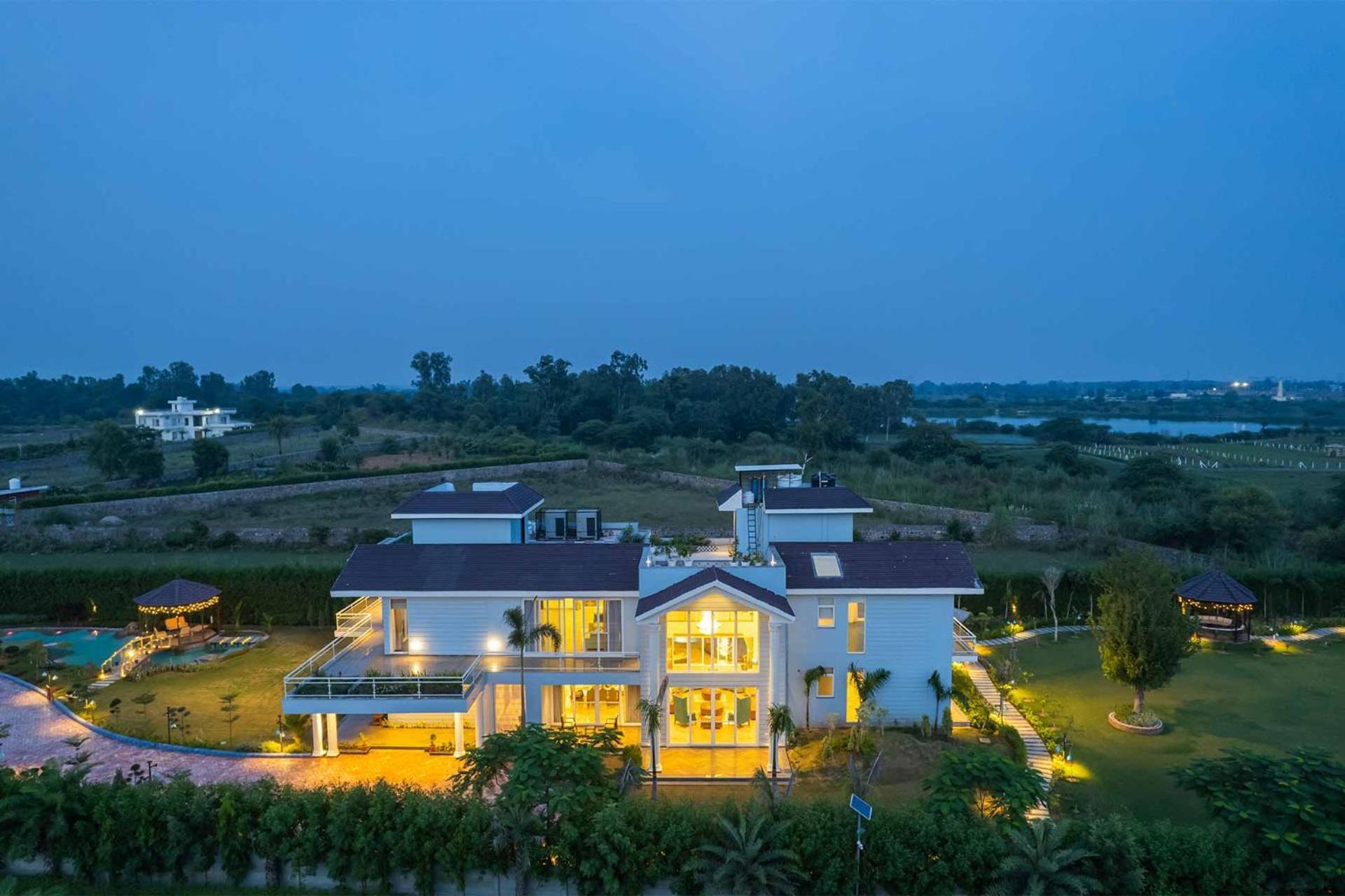 Stayvista At Serenity Farms With Pool, Lawn, Bonfire & Bbq Sohna エクステリア 写真